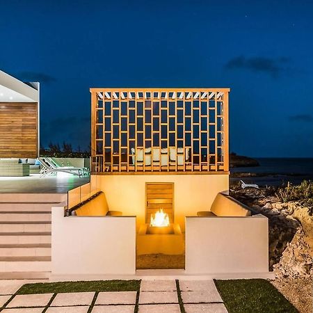 Luxury Oceanfront Villa Delivers Mind Blowing Views, Direct Access To The Ocean 普罗维登西亚莱斯岛 外观 照片